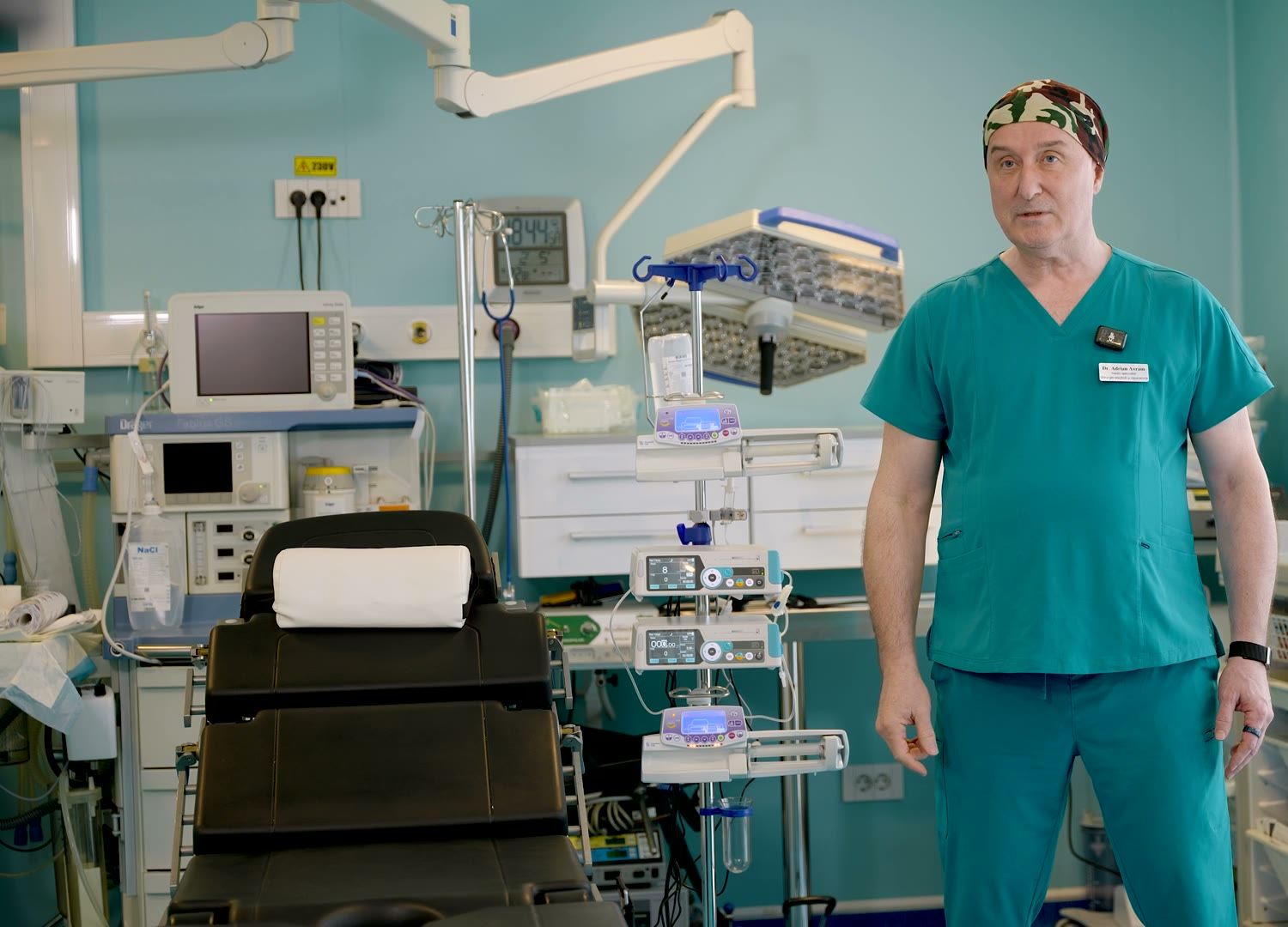 Medic BiohaQ în sala de tratament a clinicii din Cluj-Napoca